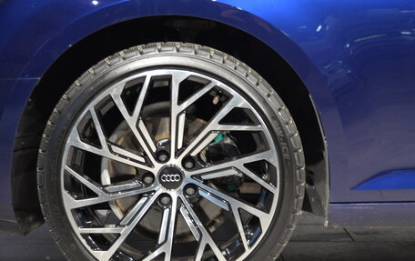 Audi A4, 2018 год, 1 990 000 рублей, 10 фотография