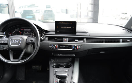 Audi A4, 2018 год, 1 990 000 рублей, 11 фотография