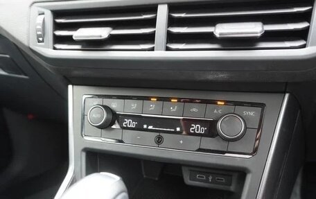 Volkswagen Polo VI (EU Market), 2021 год, 900 000 рублей, 14 фотография