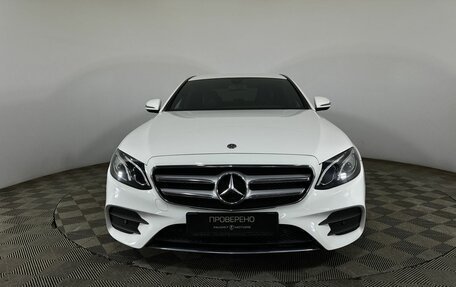 Mercedes-Benz E-Класс, 2017 год, 2 950 000 рублей, 2 фотография