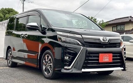 Toyota Voxy III, 2021 год, 2 135 000 рублей, 1 фотография