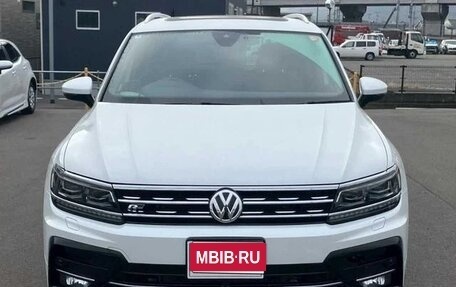 Volkswagen Tiguan II, 2018 год, 2 250 000 рублей, 1 фотография