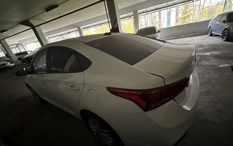 Hyundai Solaris II рестайлинг, 2019 год, 800 000 рублей, 4 фотография