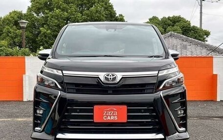 Toyota Voxy III, 2021 год, 2 135 000 рублей, 2 фотография