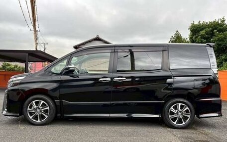 Toyota Voxy III, 2021 год, 2 135 000 рублей, 7 фотография