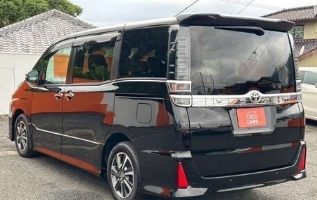 Toyota Voxy III, 2021 год, 2 135 000 рублей, 5 фотография