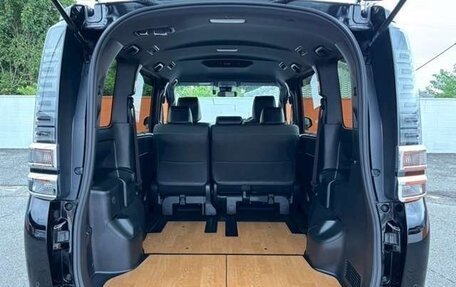 Toyota Voxy III, 2021 год, 2 135 000 рублей, 14 фотография