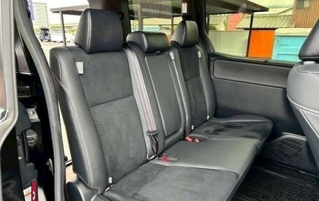 Toyota Voxy III, 2021 год, 2 135 000 рублей, 10 фотография