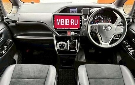 Toyota Voxy III, 2021 год, 2 135 000 рублей, 13 фотография