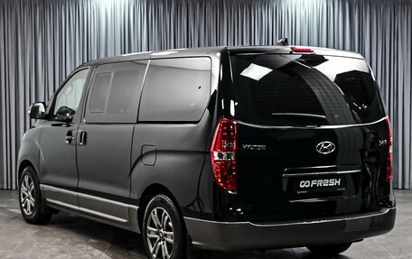Hyundai H-1 II рестайлинг, 2018 год, 2 970 000 рублей, 2 фотография