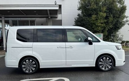 Honda Stepwgn, 2023 год, 2 340 000 рублей, 7 фотография