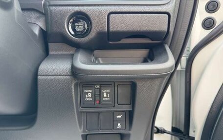 Honda Stepwgn, 2023 год, 2 340 000 рублей, 18 фотография