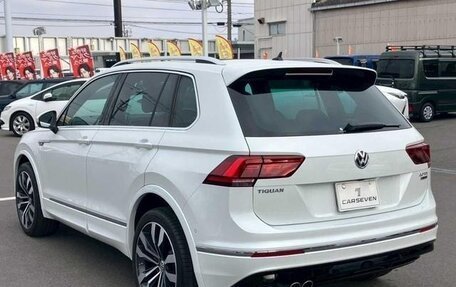 Volkswagen Tiguan II, 2018 год, 2 250 000 рублей, 2 фотография