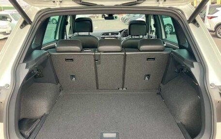 Volkswagen Tiguan II, 2018 год, 2 250 000 рублей, 32 фотография