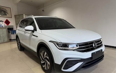 Volkswagen Tiguan II, 2022 год, 2 772 000 рублей, 1 фотография