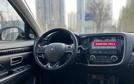 Mitsubishi Outlander III рестайлинг 3, 2021 год, 1 640 000 рублей, 6 фотография