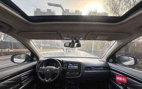 Mitsubishi Outlander III рестайлинг 3, 2021 год, 1 640 000 рублей, 5 фотография