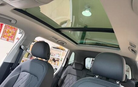 Volkswagen Tiguan II, 2022 год, 2 772 000 рублей, 9 фотография