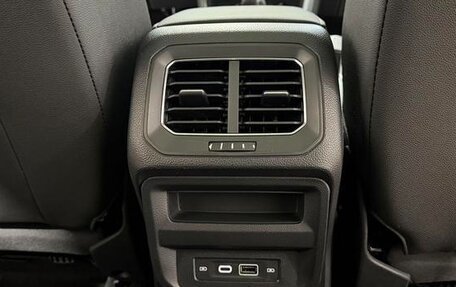 Volkswagen Tiguan II, 2022 год, 2 772 000 рублей, 23 фотография