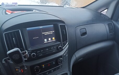 Hyundai H-1 II рестайлинг, 2016 год, 1 850 000 рублей, 3 фотография