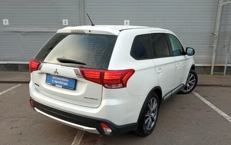 Mitsubishi Outlander III рестайлинг 3, 2016 год, 1 690 000 рублей, 11 фотография