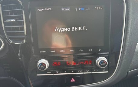 Mitsubishi Outlander III рестайлинг 3, 2021 год, 2 600 000 рублей, 7 фотография