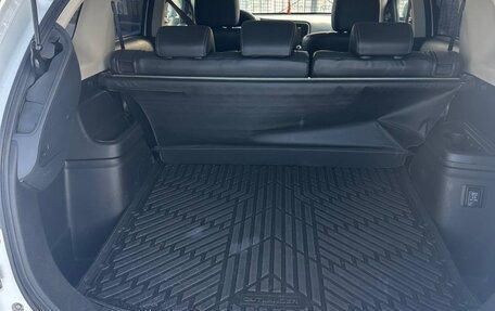 Mitsubishi Outlander III рестайлинг 3, 2021 год, 2 600 000 рублей, 8 фотография