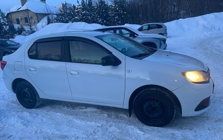 Renault Logan II, 2018 год, 705 000 рублей, 2 фотография