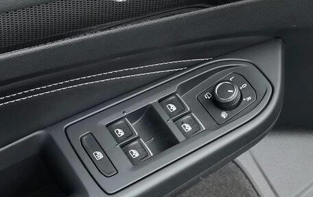 Volkswagen Golf VIII, 2022 год, 2 083 000 рублей, 14 фотография