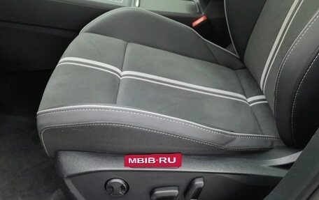 Volkswagen Golf VIII, 2022 год, 2 083 000 рублей, 12 фотография