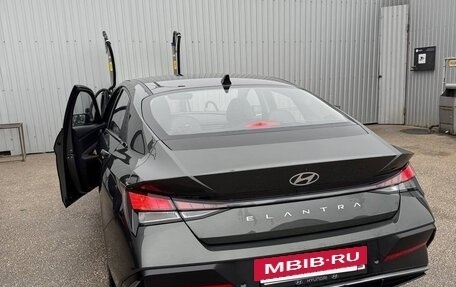 Hyundai Elantra, 2023 год, 2 350 000 рублей, 2 фотография