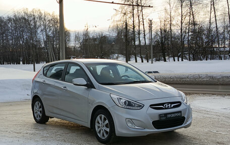 Hyundai Solaris II рестайлинг, 2013 год, 800 000 рублей, 3 фотография