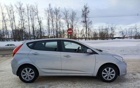 Hyundai Solaris II рестайлинг, 2013 год, 800 000 рублей, 5 фотография