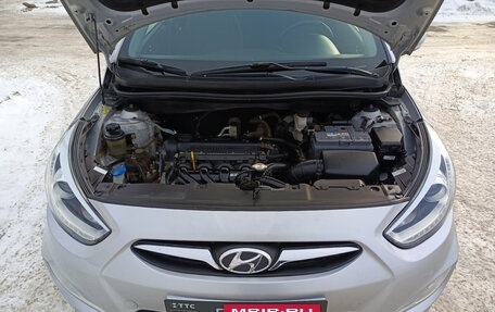 Hyundai Solaris II рестайлинг, 2013 год, 800 000 рублей, 11 фотография