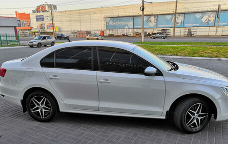 Volkswagen Jetta VI, 2012 год, 896 000 рублей, 2 фотография