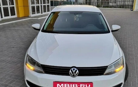 Volkswagen Jetta VI, 2012 год, 896 000 рублей, 3 фотография