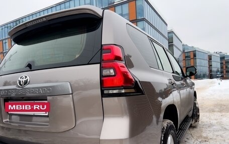 Toyota Land Cruiser Prado 150 рестайлинг 2, 2019 год, 4 900 000 рублей, 5 фотография