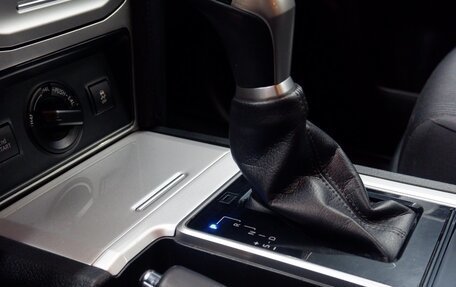 Toyota Land Cruiser Prado 150 рестайлинг 2, 2019 год, 4 900 000 рублей, 13 фотография