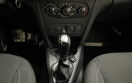 Renault Logan II, 2019 год, 979 000 рублей, 15 фотография