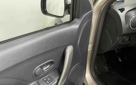 Renault Logan II, 2019 год, 979 000 рублей, 18 фотография