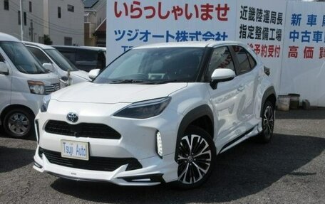 Toyota Yaris Cross, 2022 год, 1 830 000 рублей, 2 фотография