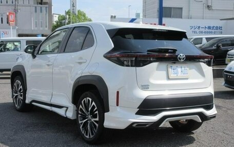 Toyota Yaris Cross, 2022 год, 1 830 000 рублей, 5 фотография