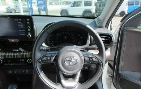 Toyota Yaris Cross, 2022 год, 1 830 000 рублей, 4 фотография