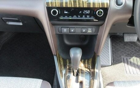 Toyota Yaris Cross, 2022 год, 1 830 000 рублей, 13 фотография