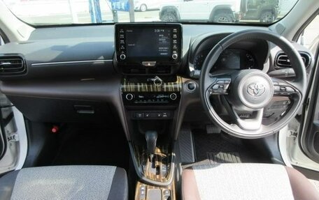 Toyota Yaris Cross, 2022 год, 1 830 000 рублей, 7 фотография