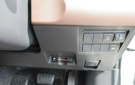 Toyota Yaris Cross, 2022 год, 1 830 000 рублей, 14 фотография