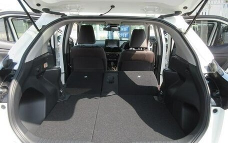 Toyota Yaris Cross, 2022 год, 1 830 000 рублей, 17 фотография