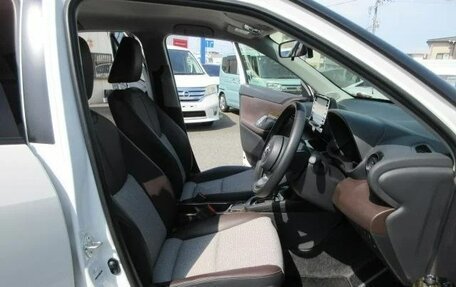 Toyota Yaris Cross, 2022 год, 1 830 000 рублей, 20 фотография