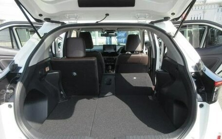 Toyota Yaris Cross, 2022 год, 1 830 000 рублей, 22 фотография