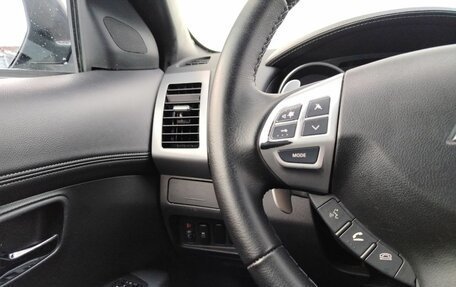 Mitsubishi Outlander III рестайлинг 3, 2011 год, 1 065 000 рублей, 15 фотография